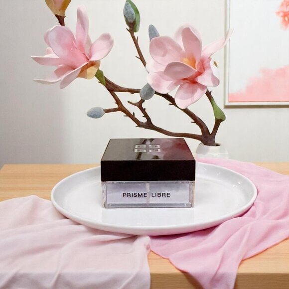 NEW Givenchy Prisme Libre Illuminating & Color Correcting Loose Powder 01 Mini - Picture 1 of 5